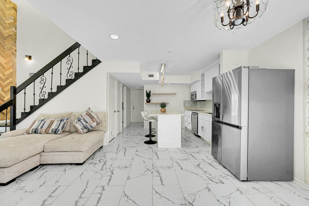 For Sale: $389,500 (3 beds, 2 baths, 1279 Square Feet)