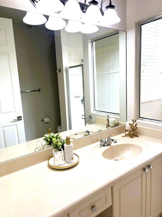 For Sale: $886,900 (2 beds, 2 baths, 2487 Square Feet)