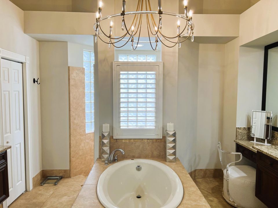 For Sale: $886,900 (2 beds, 2 baths, 2487 Square Feet)