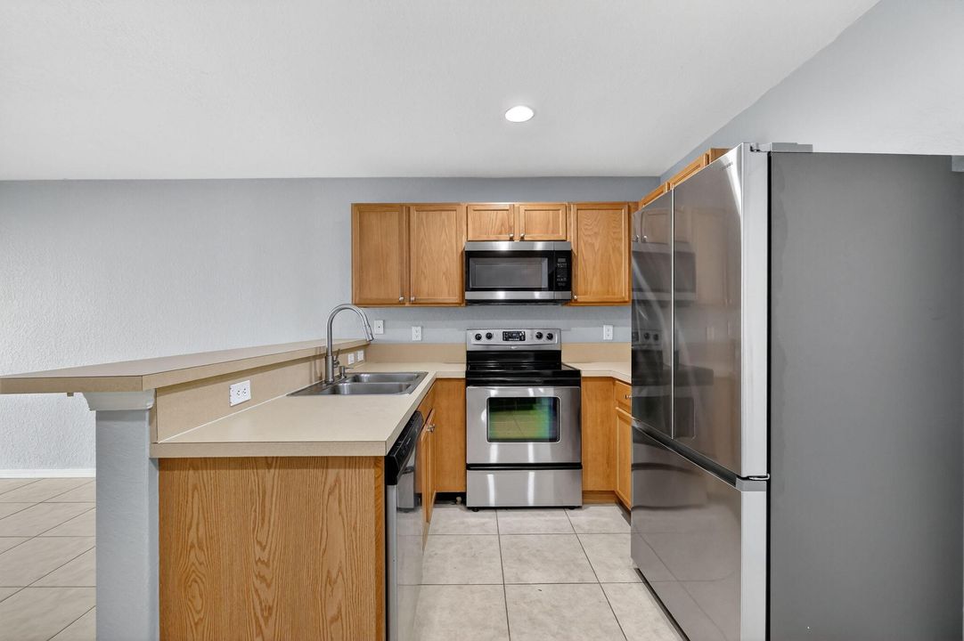 На продажу: $295,500 (3 спален, 2 ванн, 1490 Квадратных фут)