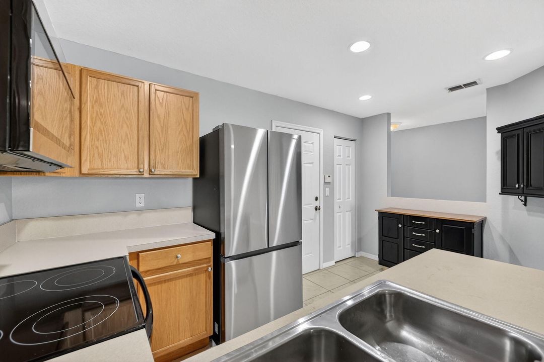 На продажу: $295,500 (3 спален, 2 ванн, 1490 Квадратных фут)