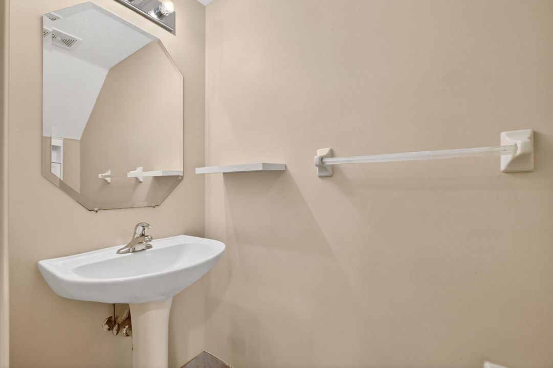 На продажу: $295,500 (3 спален, 2 ванн, 1490 Квадратных фут)