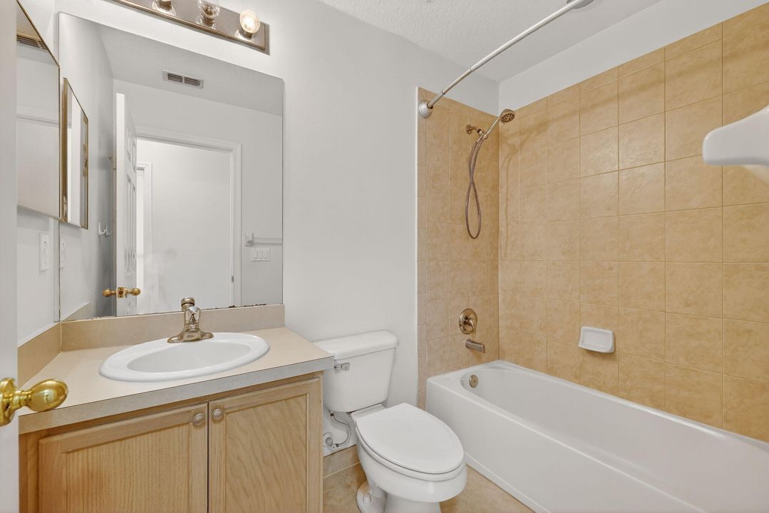 На продажу: $295,500 (3 спален, 2 ванн, 1490 Квадратных фут)