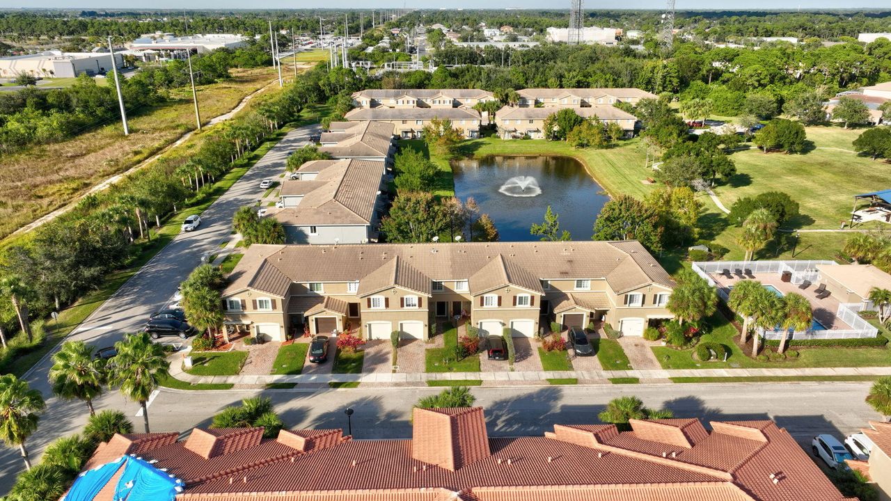 На продажу: $295,500 (3 спален, 2 ванн, 1490 Квадратных фут)