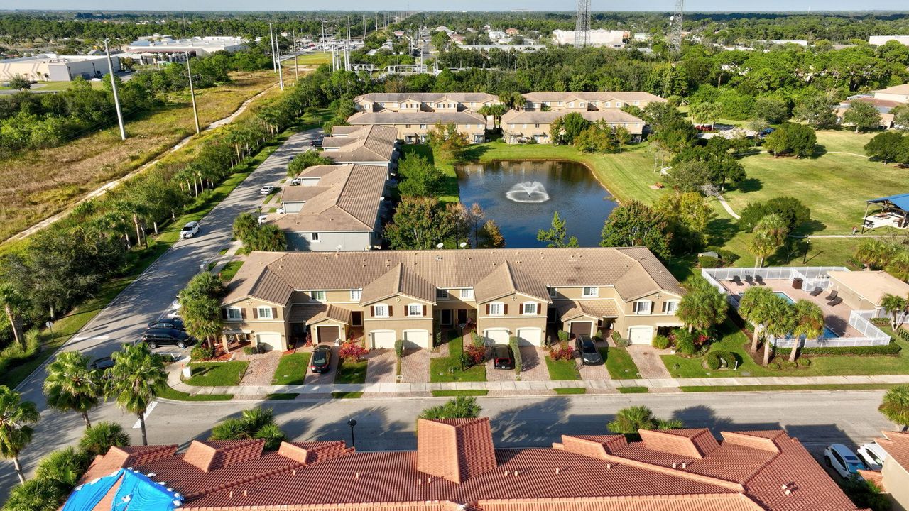 На продажу: $295,500 (3 спален, 2 ванн, 1490 Квадратных фут)