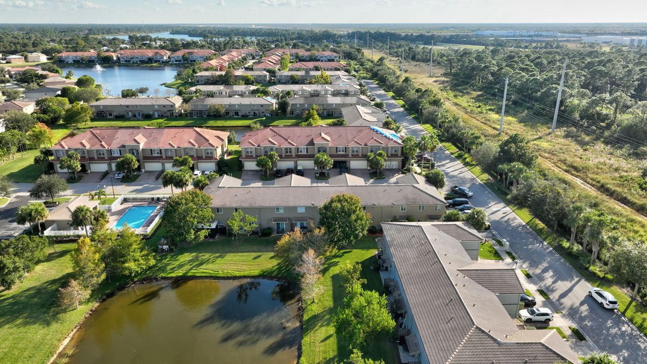 На продажу: $295,500 (3 спален, 2 ванн, 1490 Квадратных фут)