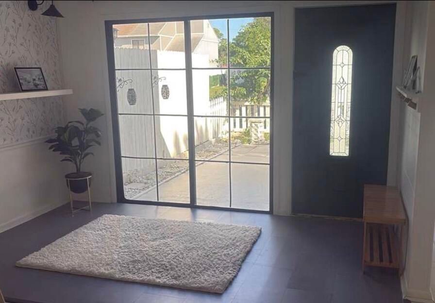 For Sale: $389,500 (3 beds, 2 baths, 1279 Square Feet)