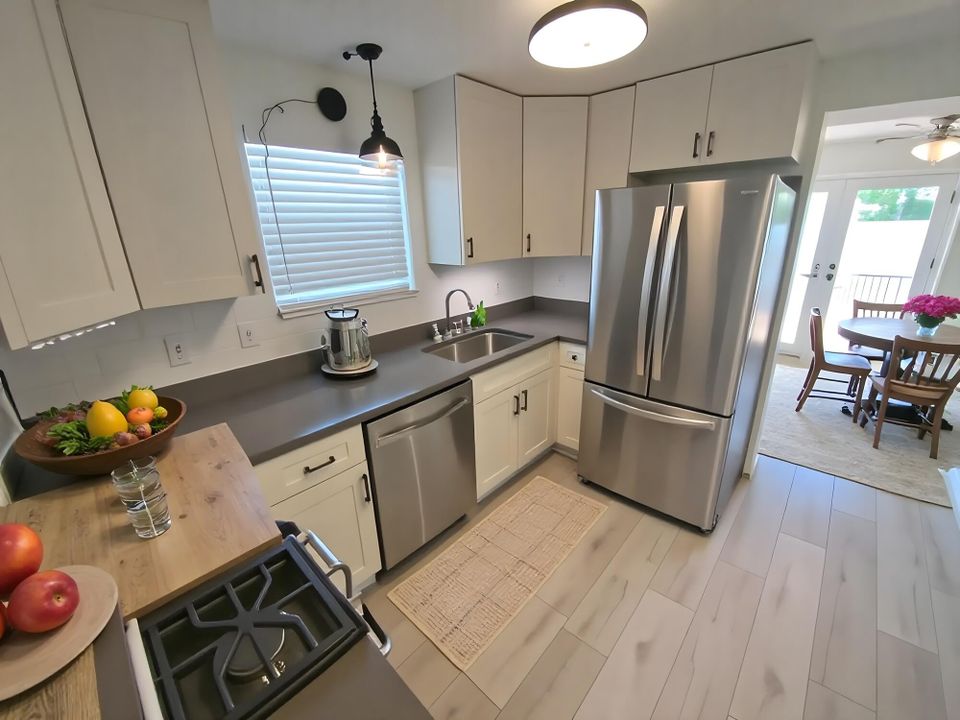 For Sale: $1,400,000 (5 beds, 4 baths, 2200 Square Feet)