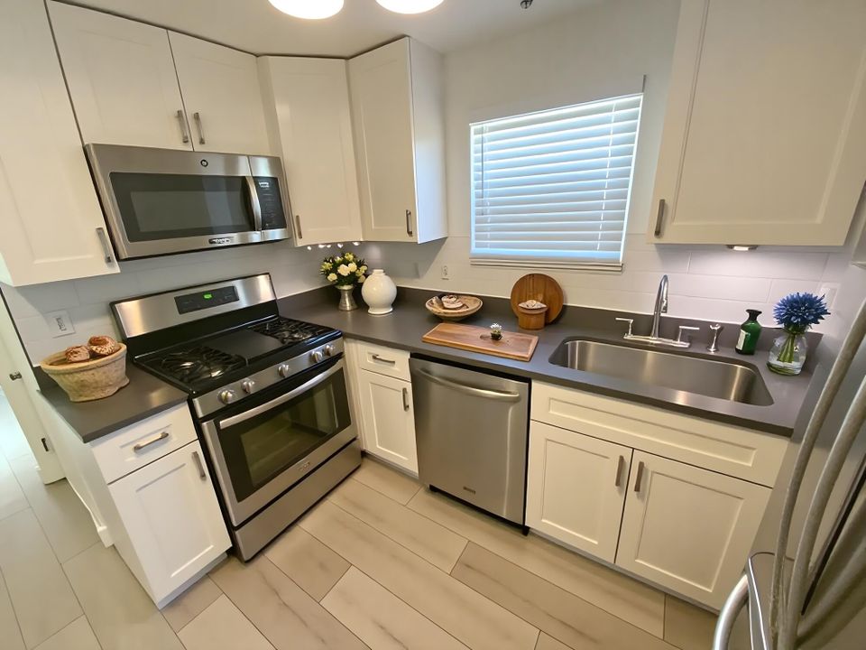 For Sale: $1,400,000 (5 beds, 4 baths, 2200 Square Feet)