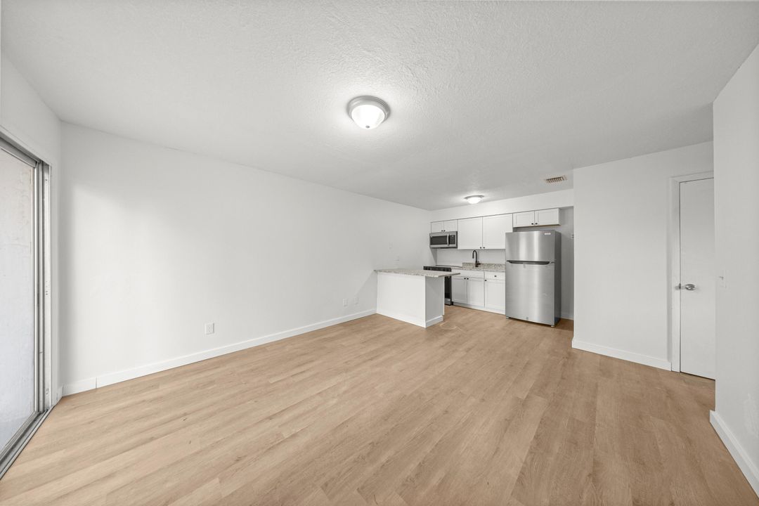 For Rent: $1,150 (1 beds, 1 baths, 660 Square Feet)