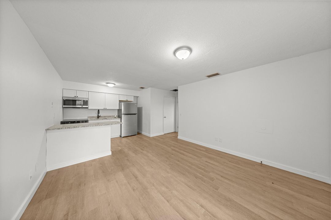 For Rent: $1,150 (1 beds, 1 baths, 660 Square Feet)
