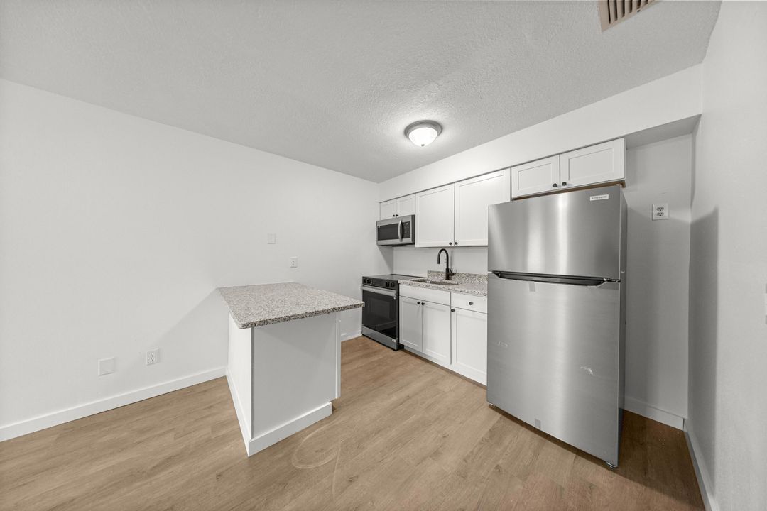 For Rent: $1,150 (1 beds, 1 baths, 660 Square Feet)