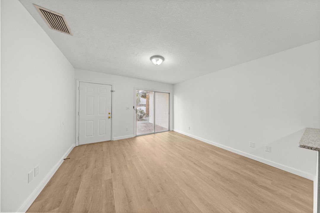 For Rent: $1,150 (1 beds, 1 baths, 660 Square Feet)