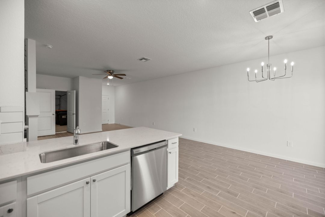 For Rent: $1,695 (3 beds, 2 baths, 1707 Square Feet)