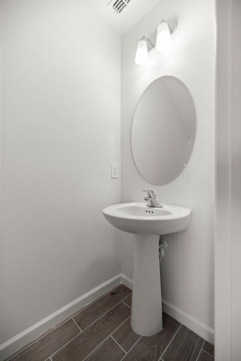 For Rent: $1,695 (3 beds, 2 baths, 1707 Square Feet)