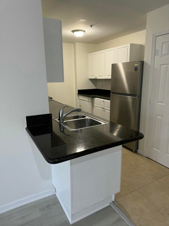 For Rent: $2,200 (3 beds, 2 baths, 1113 Square Feet)