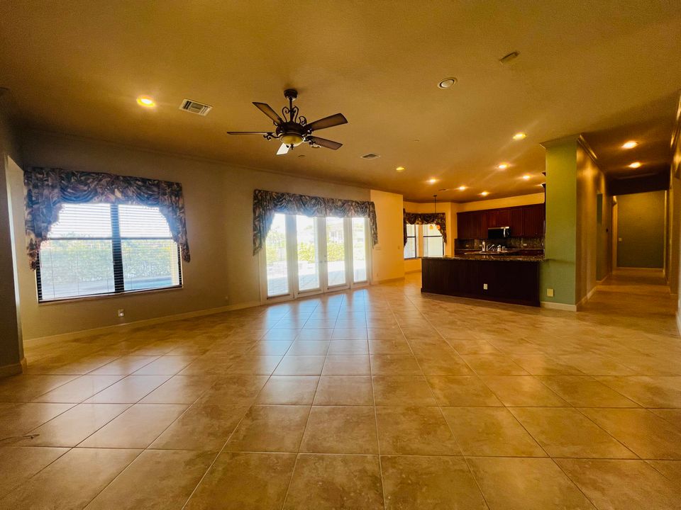 For Sale: $1,350,000 (5 beds, 5 baths, 4616 Square Feet)