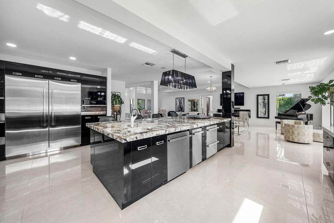 На продажу: $3,499,000 (3 спален, 3 ванн, 4737 Квадратных фут)