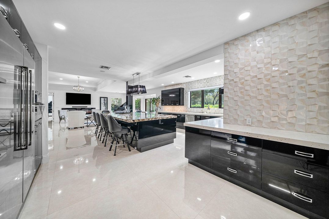 На продажу: $3,499,000 (3 спален, 3 ванн, 4737 Квадратных фут)