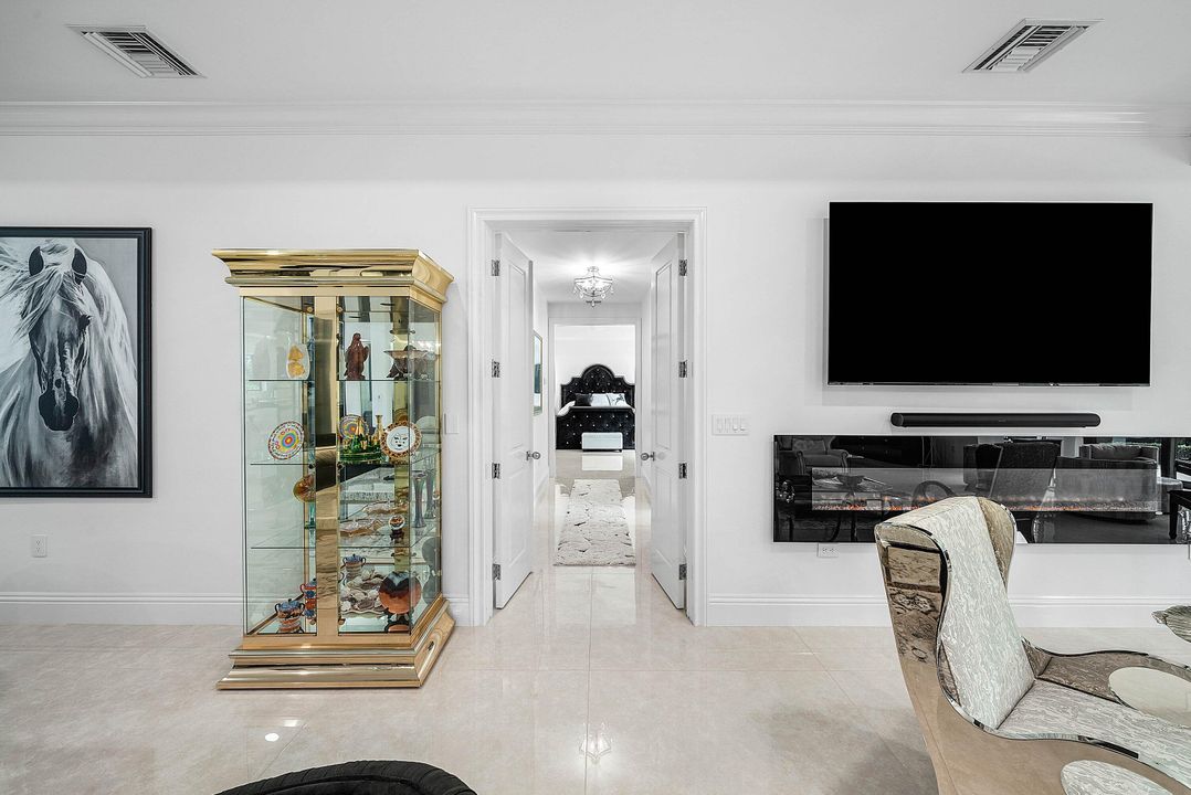 На продажу: $3,499,000 (3 спален, 3 ванн, 4737 Квадратных фут)