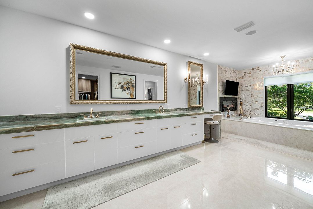 На продажу: $3,499,000 (3 спален, 3 ванн, 4737 Квадратных фут)