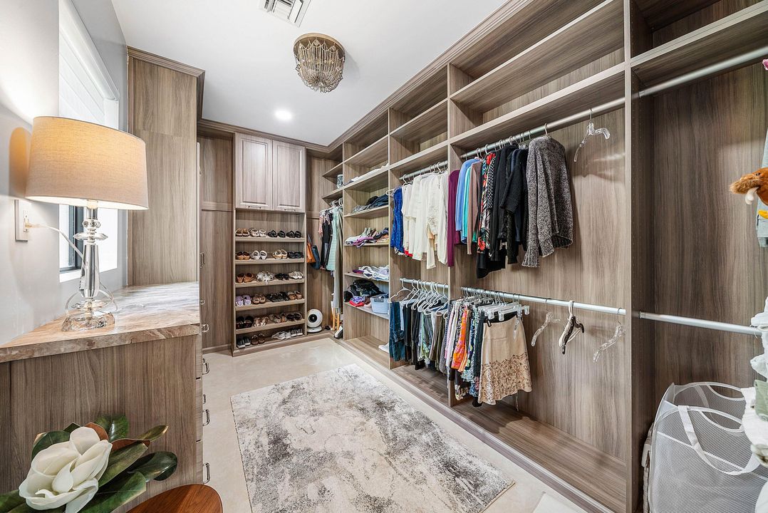 На продажу: $3,499,000 (3 спален, 3 ванн, 4737 Квадратных фут)