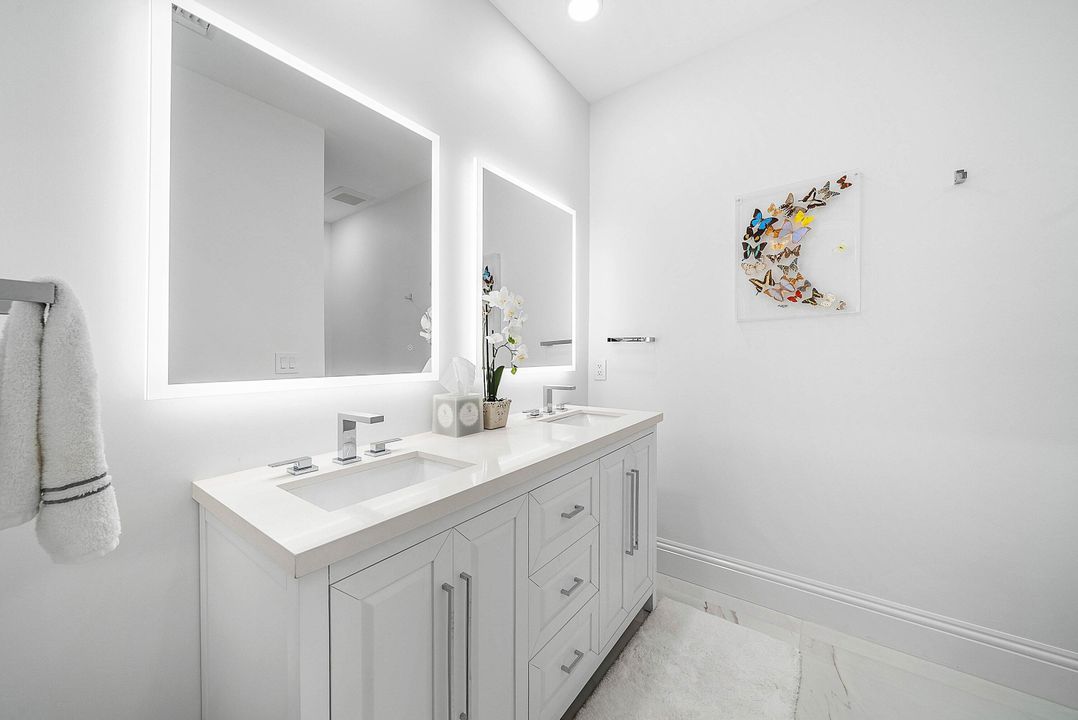 На продажу: $3,499,000 (3 спален, 3 ванн, 4737 Квадратных фут)