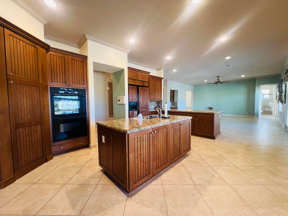 For Sale: $1,350,000 (5 beds, 5 baths, 4616 Square Feet)