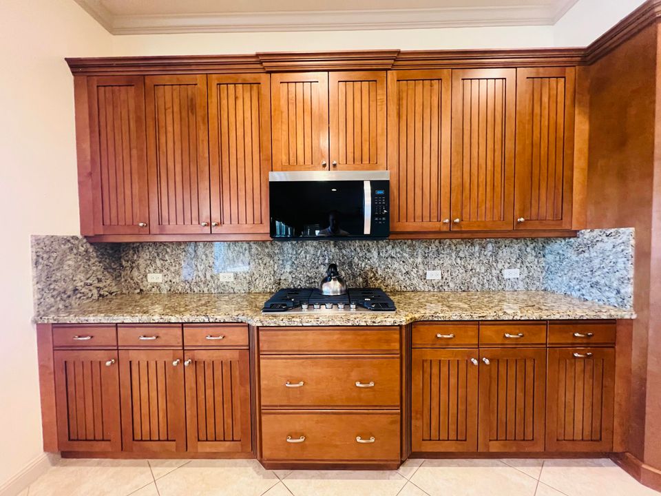 For Sale: $1,350,000 (5 beds, 5 baths, 4616 Square Feet)