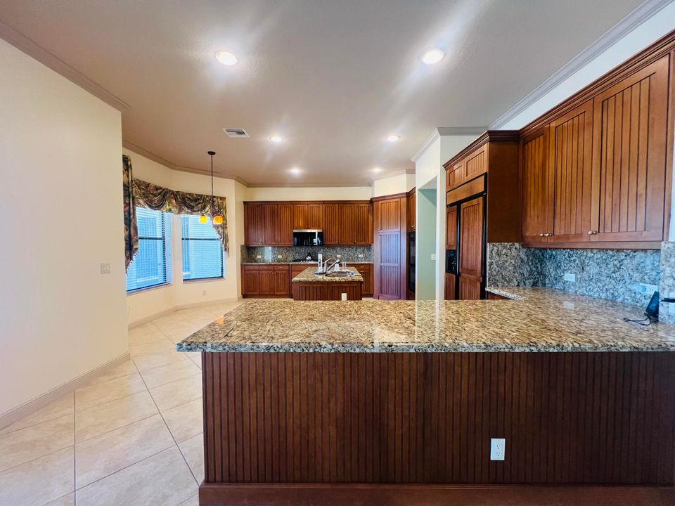 For Sale: $1,350,000 (5 beds, 5 baths, 4616 Square Feet)