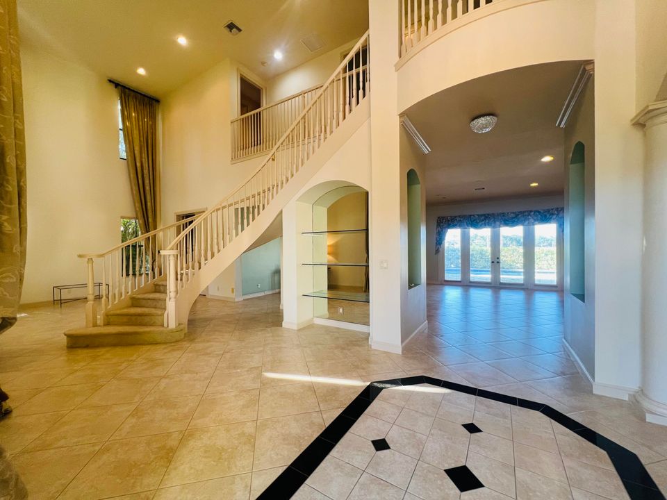 For Sale: $1,350,000 (5 beds, 5 baths, 4616 Square Feet)