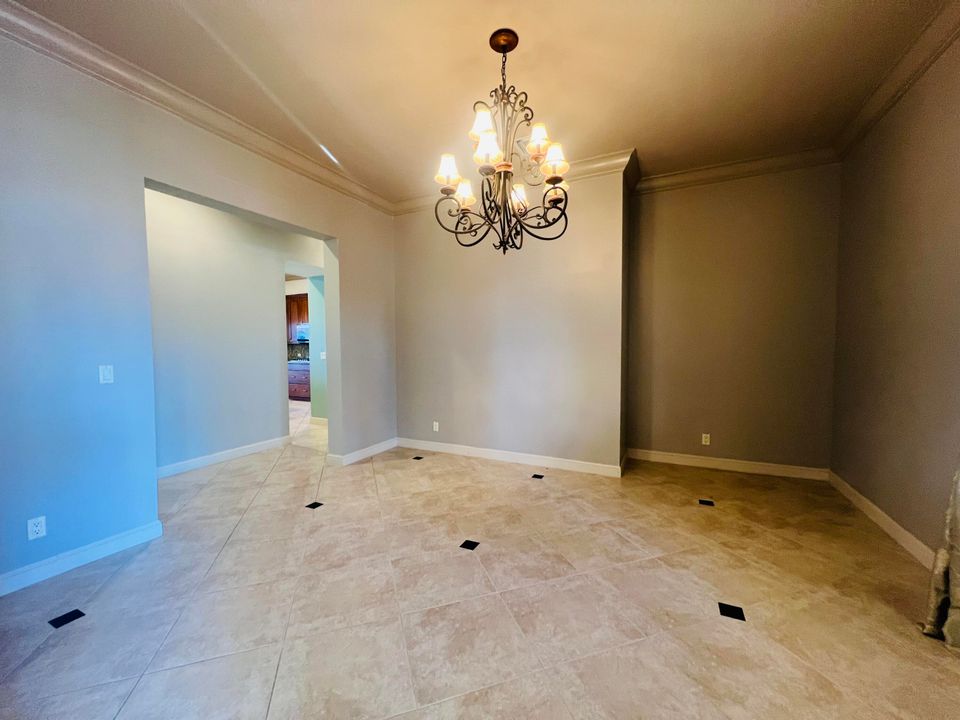 For Sale: $1,350,000 (5 beds, 5 baths, 4616 Square Feet)