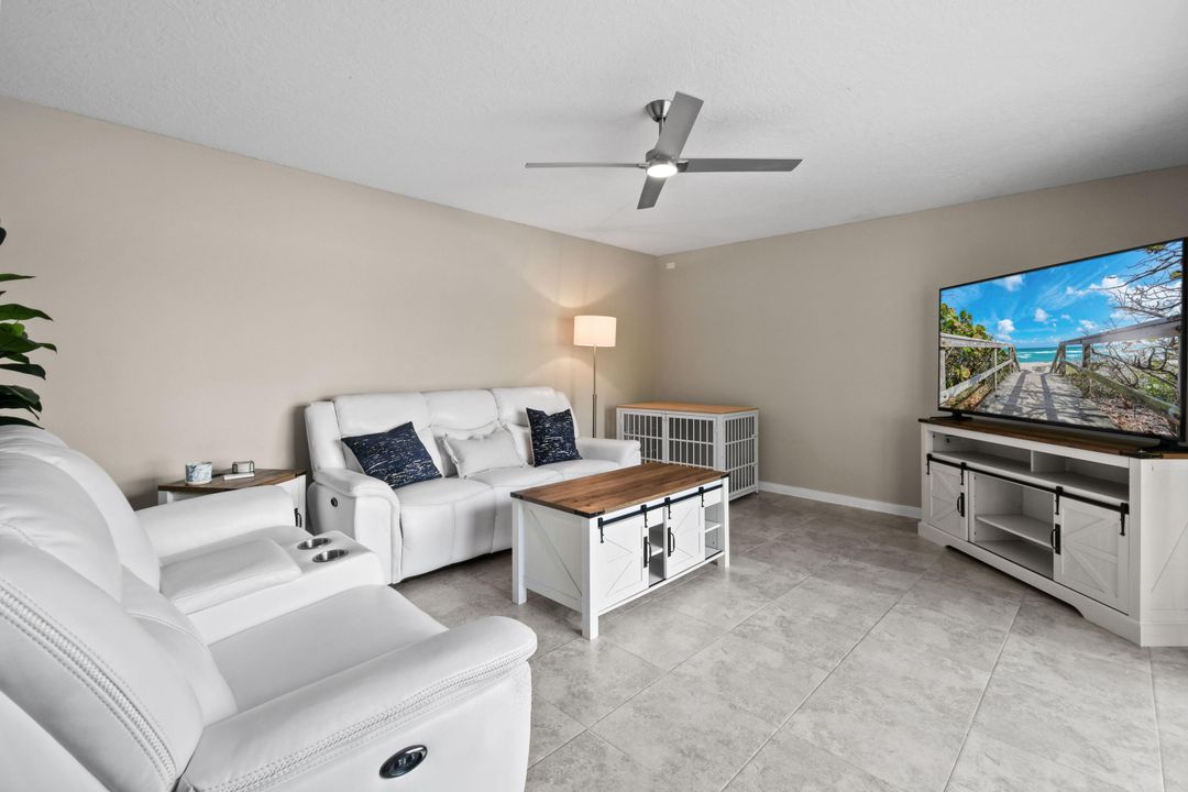 На продажу: $355,000 (2 спален, 2 ванн, 1320 Квадратных фут)