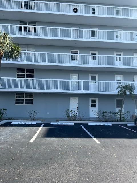 合同活跃: $2,500 (2 贝兹, 2 浴室, 1200 平方英尺)