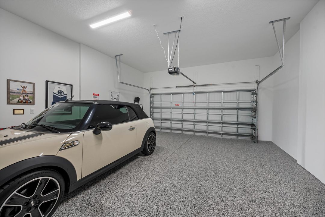 出租: $6,000 (3 贝兹, 2 浴室, 2099 平方英尺)