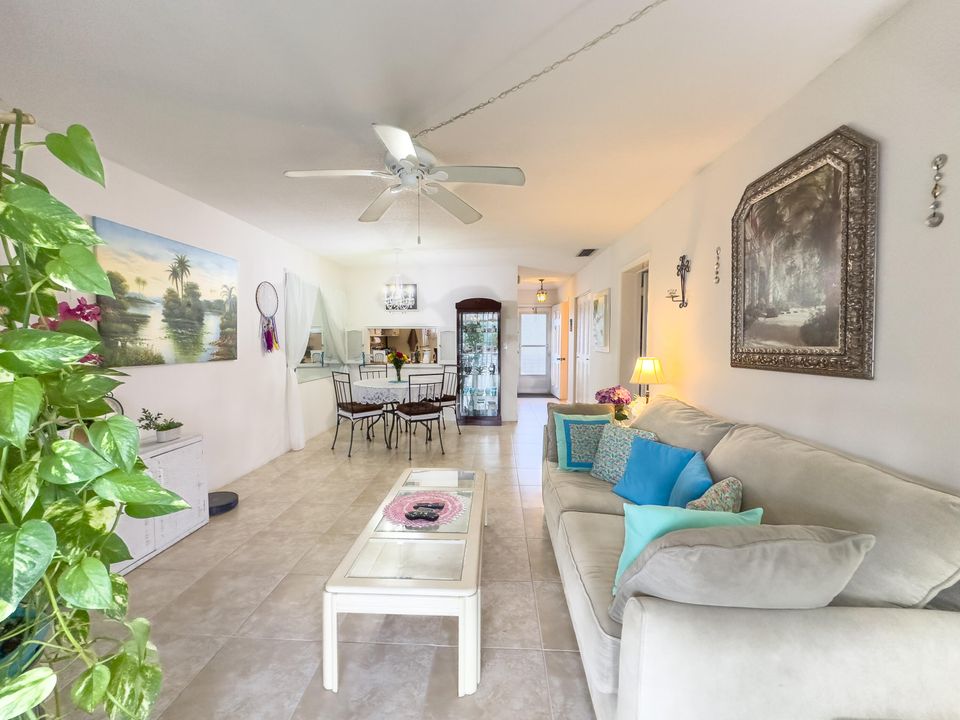 待售: $97,500 (1 贝兹, 1 浴室, 894 平方英尺)