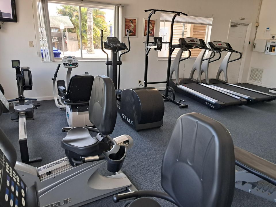 待售: $97,500 (1 贝兹, 1 浴室, 894 平方英尺)