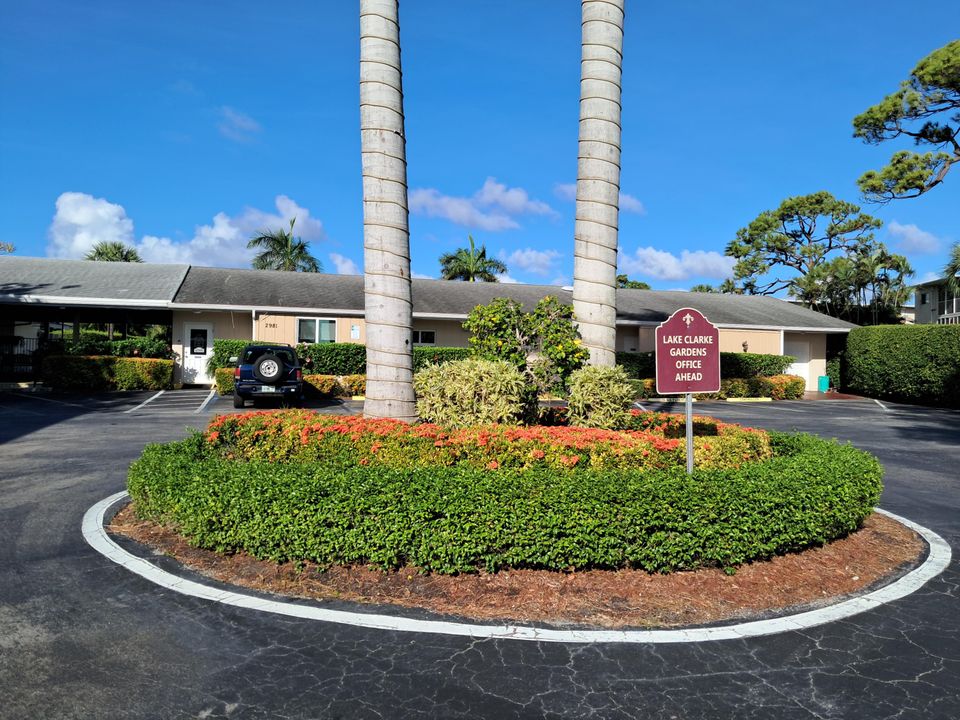 待售: $97,500 (1 贝兹, 1 浴室, 894 平方英尺)