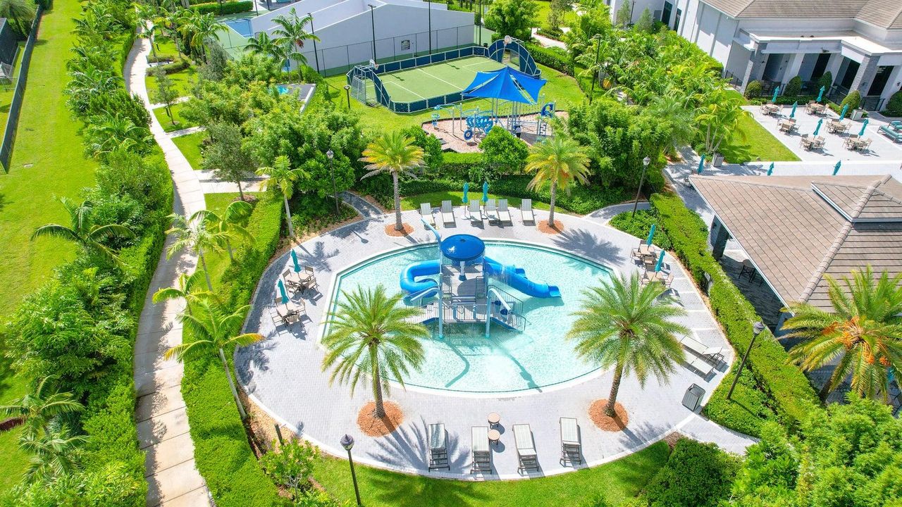 На продажу: $1,725,000 (5 спален, 5 ванн, 4032 Квадратных фут)