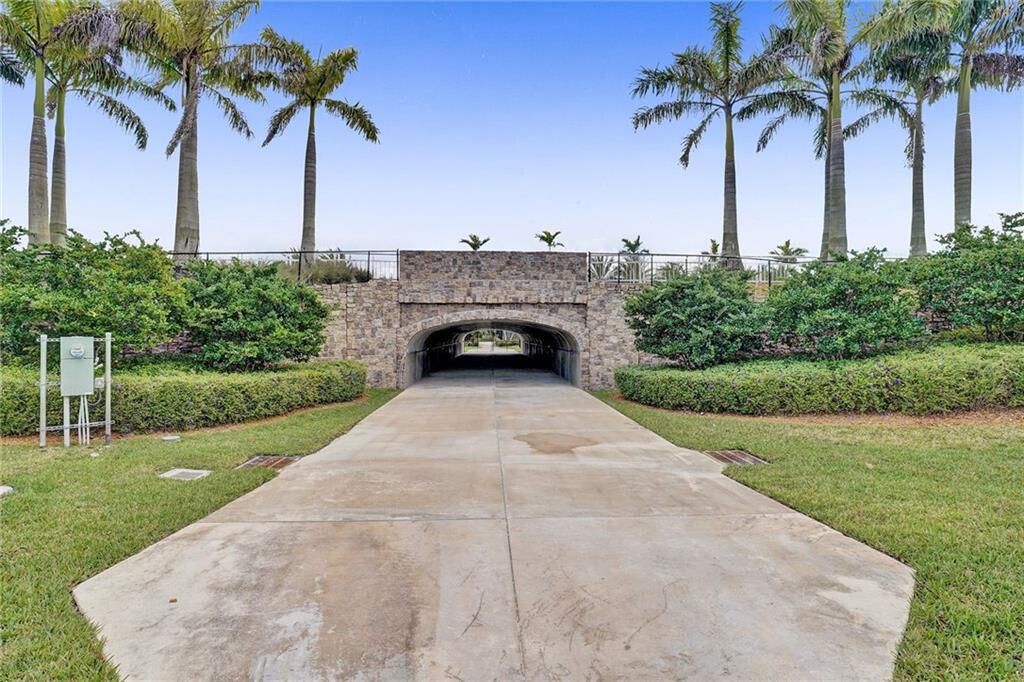 На продажу: $1,725,000 (5 спален, 5 ванн, 4032 Квадратных фут)