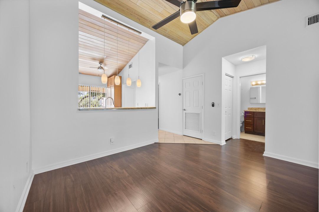 待售: $285,000 (2 贝兹, 2 浴室, 873 平方英尺)