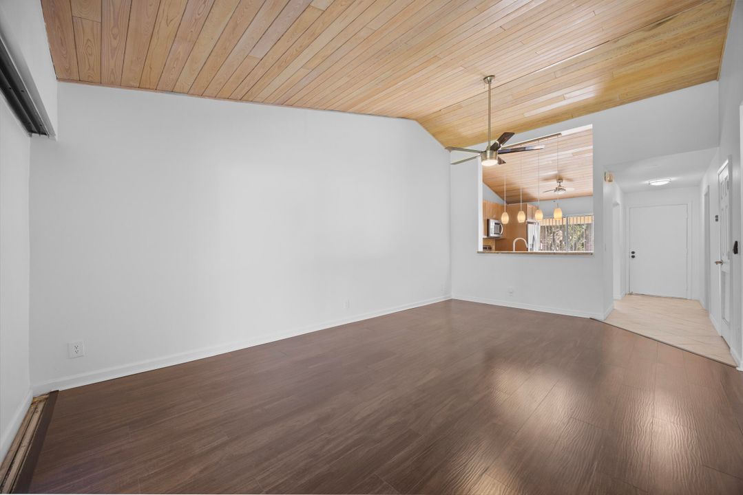 待售: $285,000 (2 贝兹, 2 浴室, 873 平方英尺)