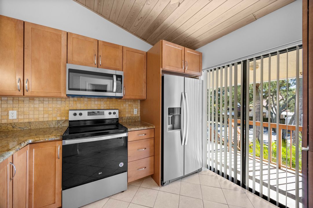 待售: $285,000 (2 贝兹, 2 浴室, 873 平方英尺)