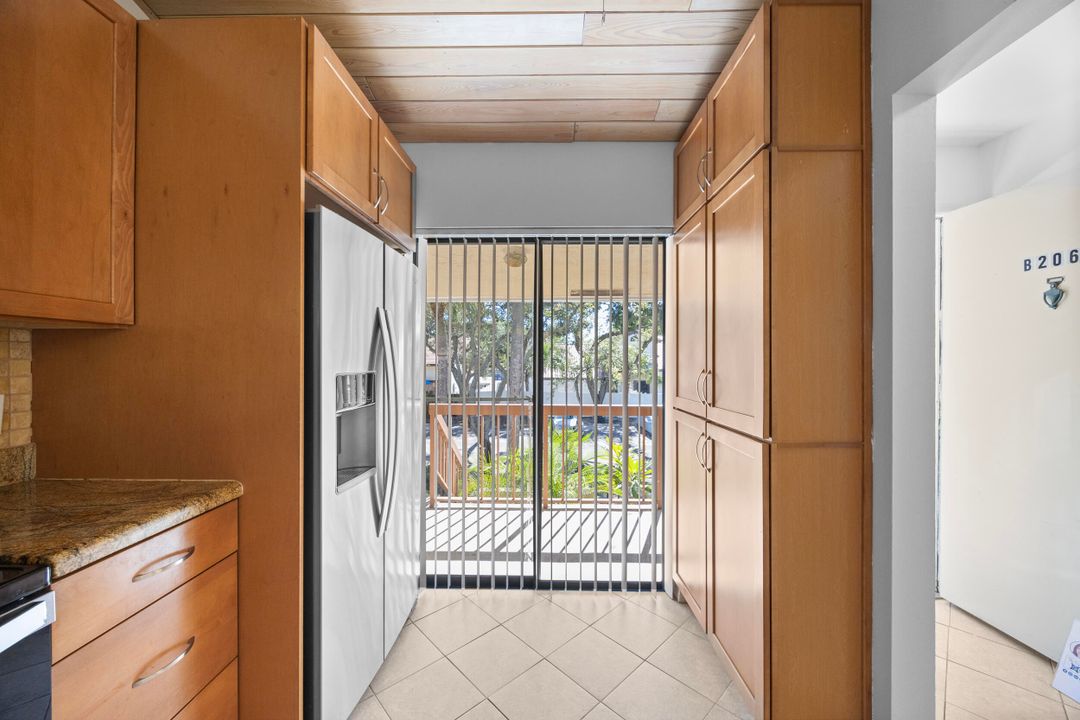 待售: $285,000 (2 贝兹, 2 浴室, 873 平方英尺)