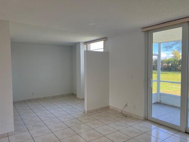 合同活跃: $2,500 (2 贝兹, 2 浴室, 1200 平方英尺)