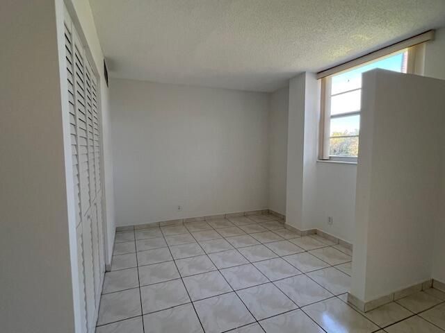 合同活跃: $2,500 (2 贝兹, 2 浴室, 1200 平方英尺)