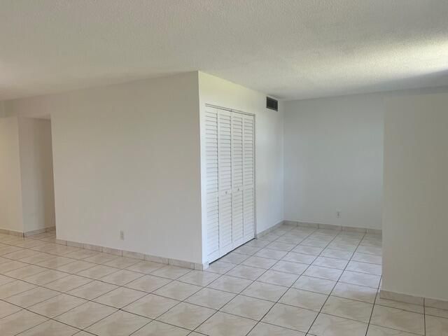 合同活跃: $2,500 (2 贝兹, 2 浴室, 1200 平方英尺)