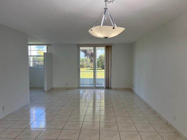 合同活跃: $2,500 (2 贝兹, 2 浴室, 1200 平方英尺)