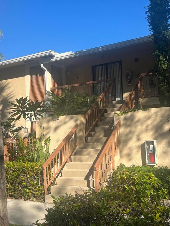 待售: $285,000 (2 贝兹, 2 浴室, 873 平方英尺)