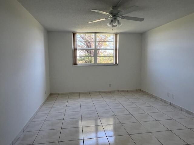 合同活跃: $2,500 (2 贝兹, 2 浴室, 1200 平方英尺)